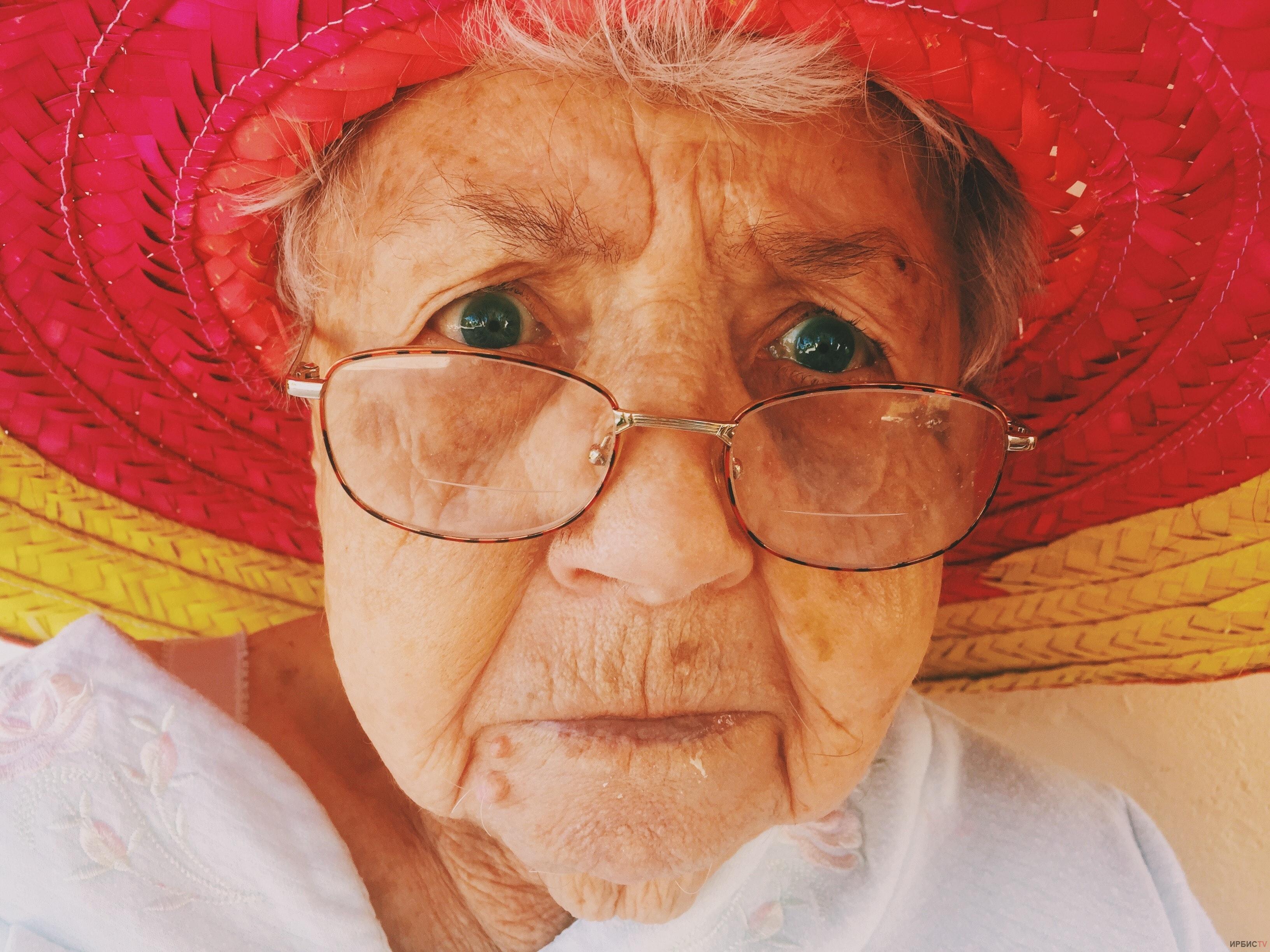 Ба бабушка. Старая женщина. Бабушка в очках. Старая бабушка в очках. Милые бабушки.