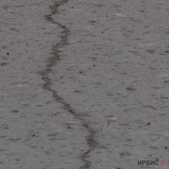 Алпауыт Павлодардағы жолды сапасыз қалпына келтіргенін айтты