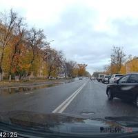 Павлодарда қауіпті маневр жасаған жүргізуші жол апатына себеп бола жаздады