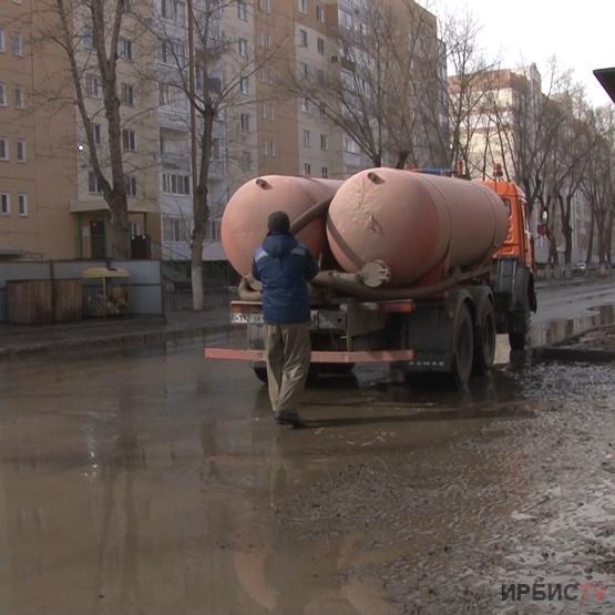 Павлодарда еріген қар суын жер кепкенше сорып шығарады