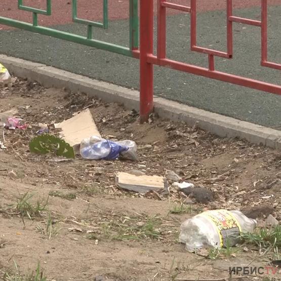 Сенбіліктен кейінгі қоқыстарды кім шығарады?