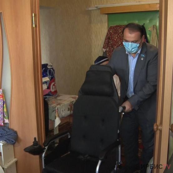 Павлодарда мүгедек үш баласы бар анаға көмек көрсетілді