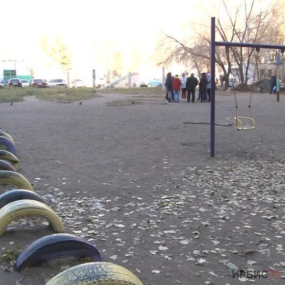 Павлодар тұрғындары: «Үй салынғалы ауладағы балалар алаңқайы жаңармаған»