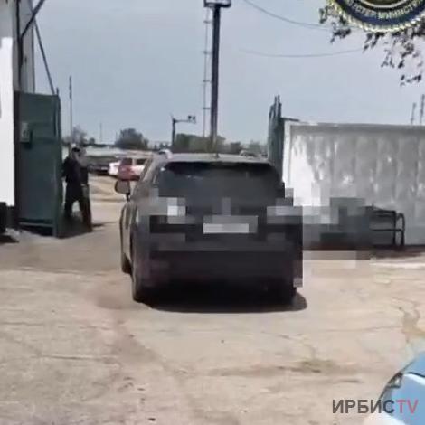 Павлодарда 80 миллион теңгеден астам қарызы бар көліктер айып тұрағына қойылды