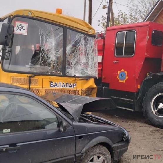 Павлодарда оқушылар мінген автобус пен өрт сөндіру көлігінің апатынан балалар ауруханаға жүгінген